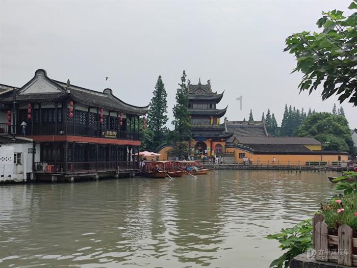 2006年湖南一女婴被抛弃,随后被世界首富收养,未来将继承3000亿